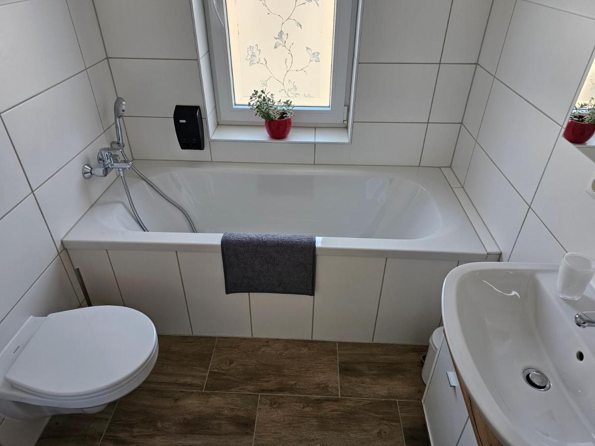 Schoene Grosse Ferienwohnung 79M2 Und 2 Baeder, Zentrumnah, 2Og Erfurt Ngoại thất bức ảnh